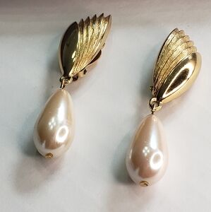 Givenchy Paris Vintage earrings clip-on tear glass pearl
